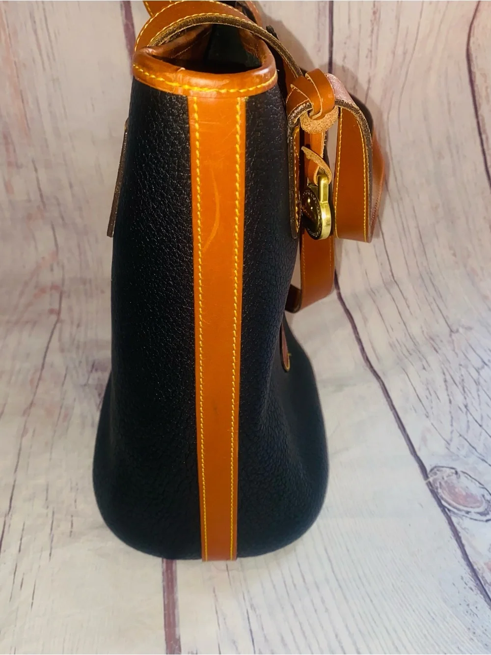 Vtg Dooney Bourke USA AWL Leather Tuck Lock Bucket Tote Shopper Bag Black Tan